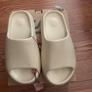 Adidas Yeezy  slides in bone 2022